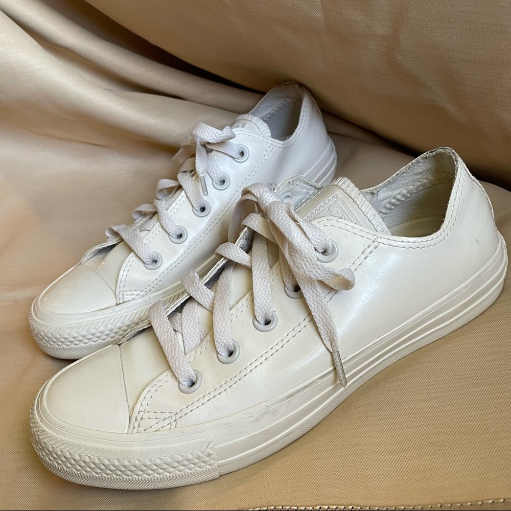 White rubber low top converse